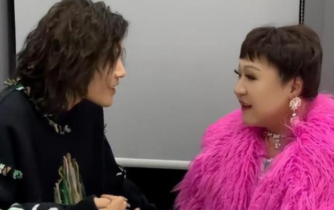 向佐：我把假向太抓來(lái)直播間啦，向佐名字打分，解析