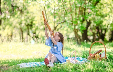 寶寶起名:蛇寶寶取名宜用哪些字,2025屬蛇男寶寶取名