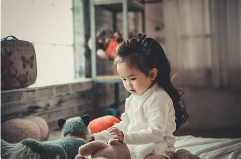 易姓起名,易姓高貴女孩的名字