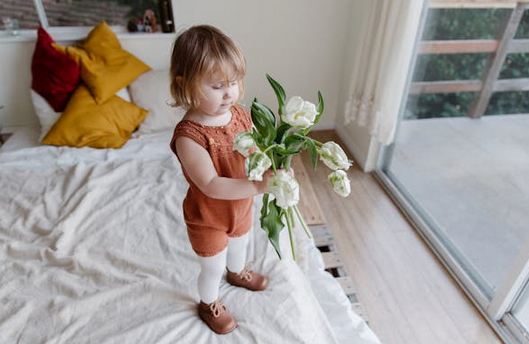 姓邱的女孩名字洋氣點的兩個字,好聽優(yōu)雅的蛇年女孩名字