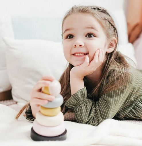 姓盛的女孩名字清冷2個(gè)字的有哪些？