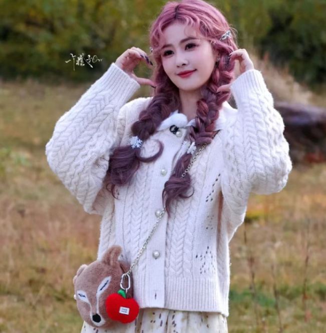 王楚然玩白鹿的辮子,王楚然名字打分